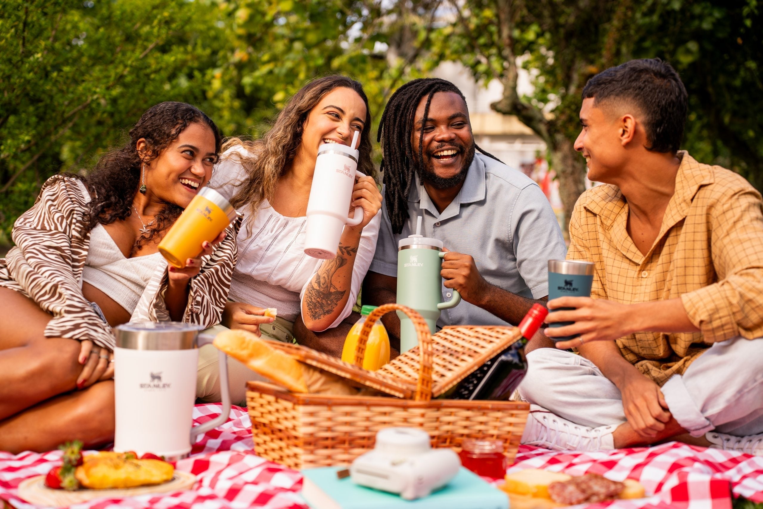 Cores da primavera: conheça as cores dos produtos Stanley