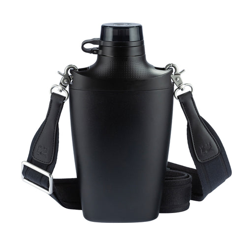 Garrafa térmica preta com alça de ombro.