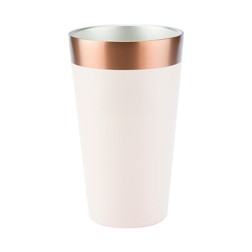 Copo térmico branco-rosado com anel superior cor cobre.