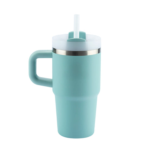 Copo térmico azul-água com alça e tampa branca com canudo.