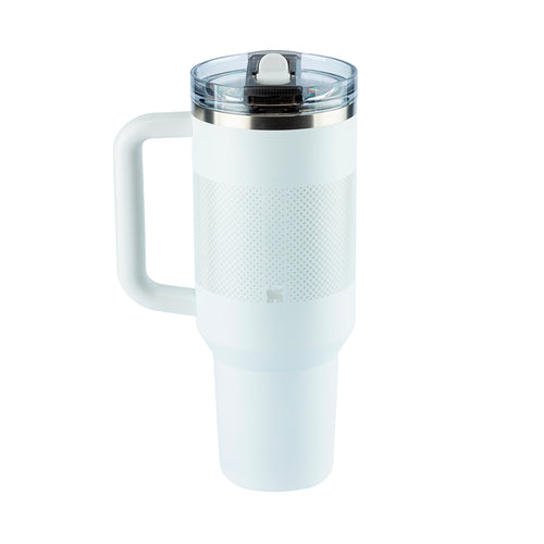 Copo térmico branco com alça, tampa transparente e padrão pontilhado.