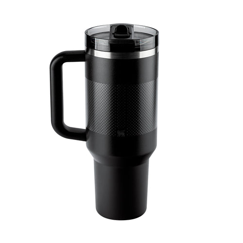Copo térmico preto com alça e tampa, faixa texturizada no corpo.