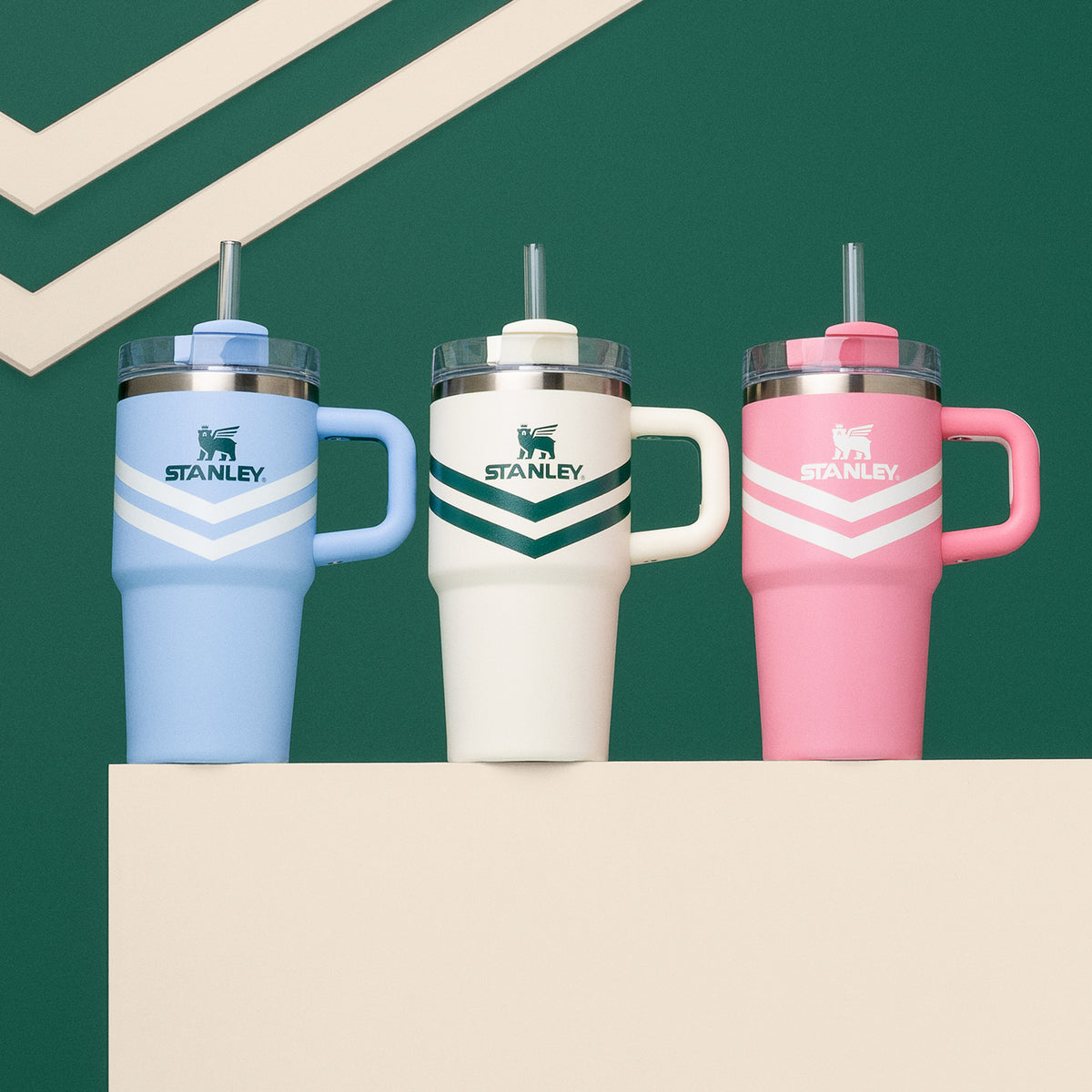 Copo Quencher Com Alça Cream Chevron Stanley | 591ml