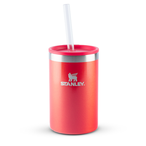Copo térmico Stanley vermelho com canudo.