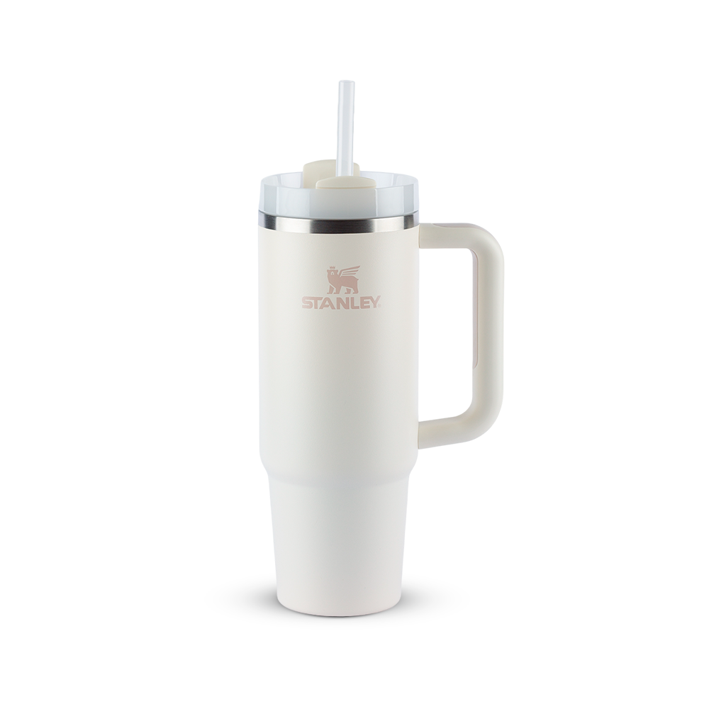Copo térmico Stanley creme com alça e canudo.